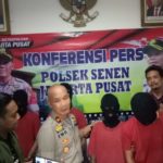 Foto; Kiki/GemilangNews.Com Konferensi Pers Polsek Senen, Ungkap Empat Pelaku Tindak Kejahatan Jalanan. Jum'at, (24/01/2020/). Dok. Red GN.Com).
